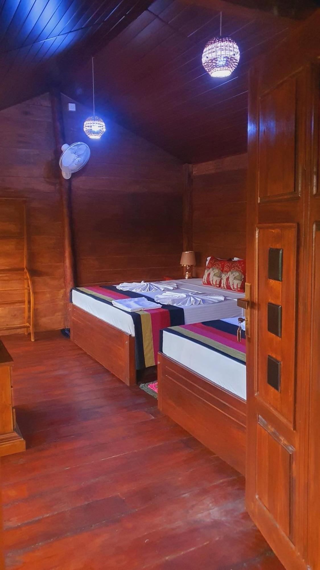 Rock View Tree House Lodge *